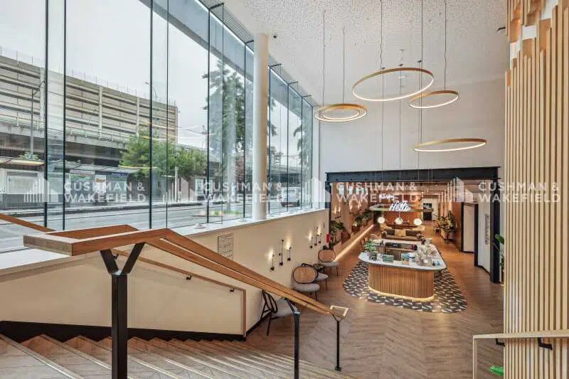Office in Issy-les-Moulineaux for lease - Lobby - Image 2 of 13