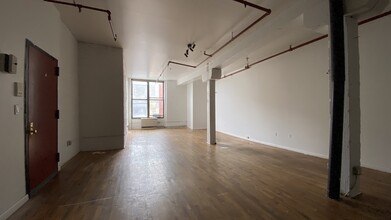 333 Scholes St, Brooklyn, NY for lease Building Photo- Image 2 of 6