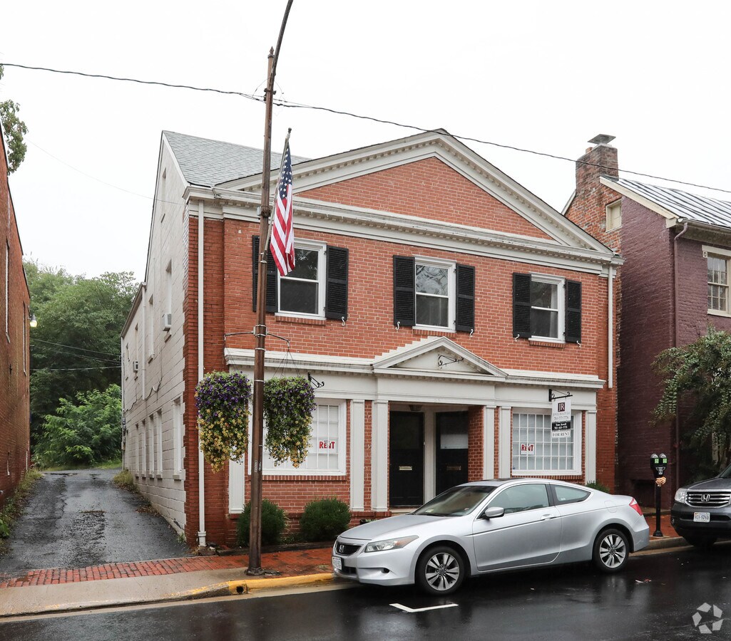 23 N King St, Leesburg, VA 20176