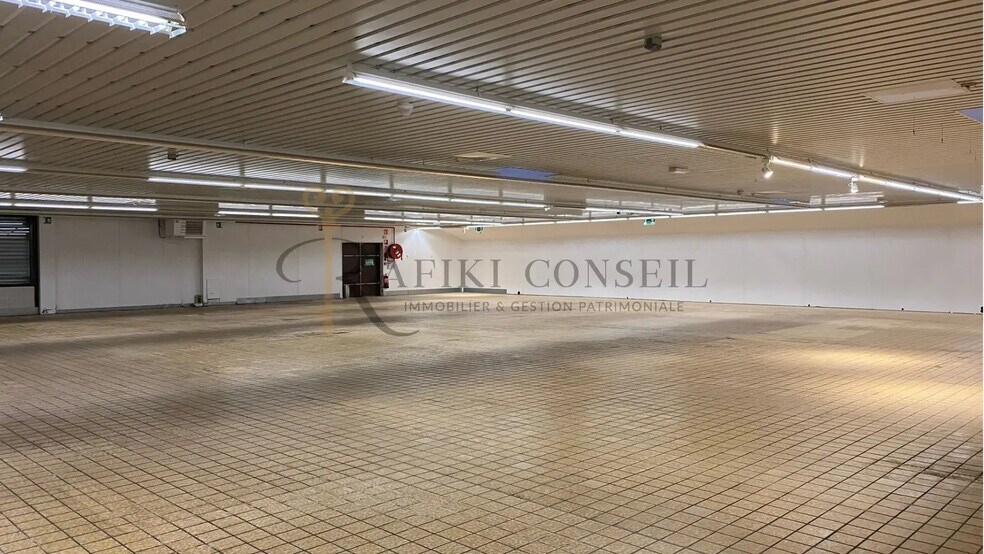 Retail in Golbey for lease - Building Photo - Image 1 of 19