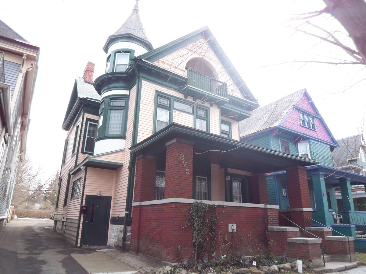 375 Richmond Ave, Buffalo, NY 14222