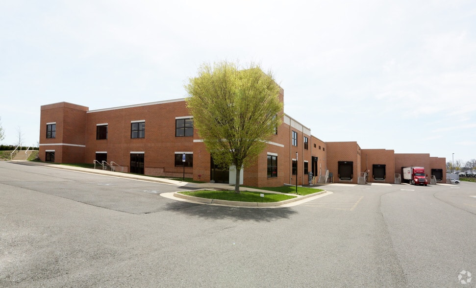 240-254 Airport Rd, Winchester, VA for lease - Building Photo - Image 3 of 27