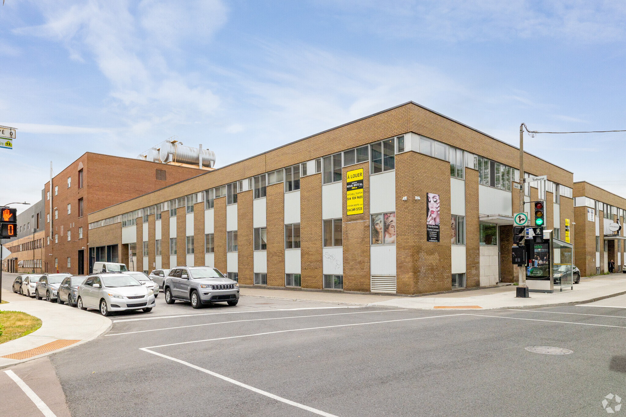 280 Rue Sauvé O, Montréal, QC for lease Primary Photo- Image 1 of 8