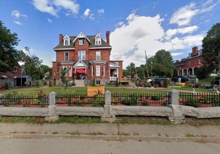 313 MacKay St, Pembroke, ON for sale - Primary Photo - Image 1 of 1