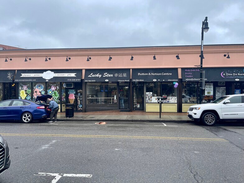 212226 Merrick Rd, Rockville Centre, NY 11570