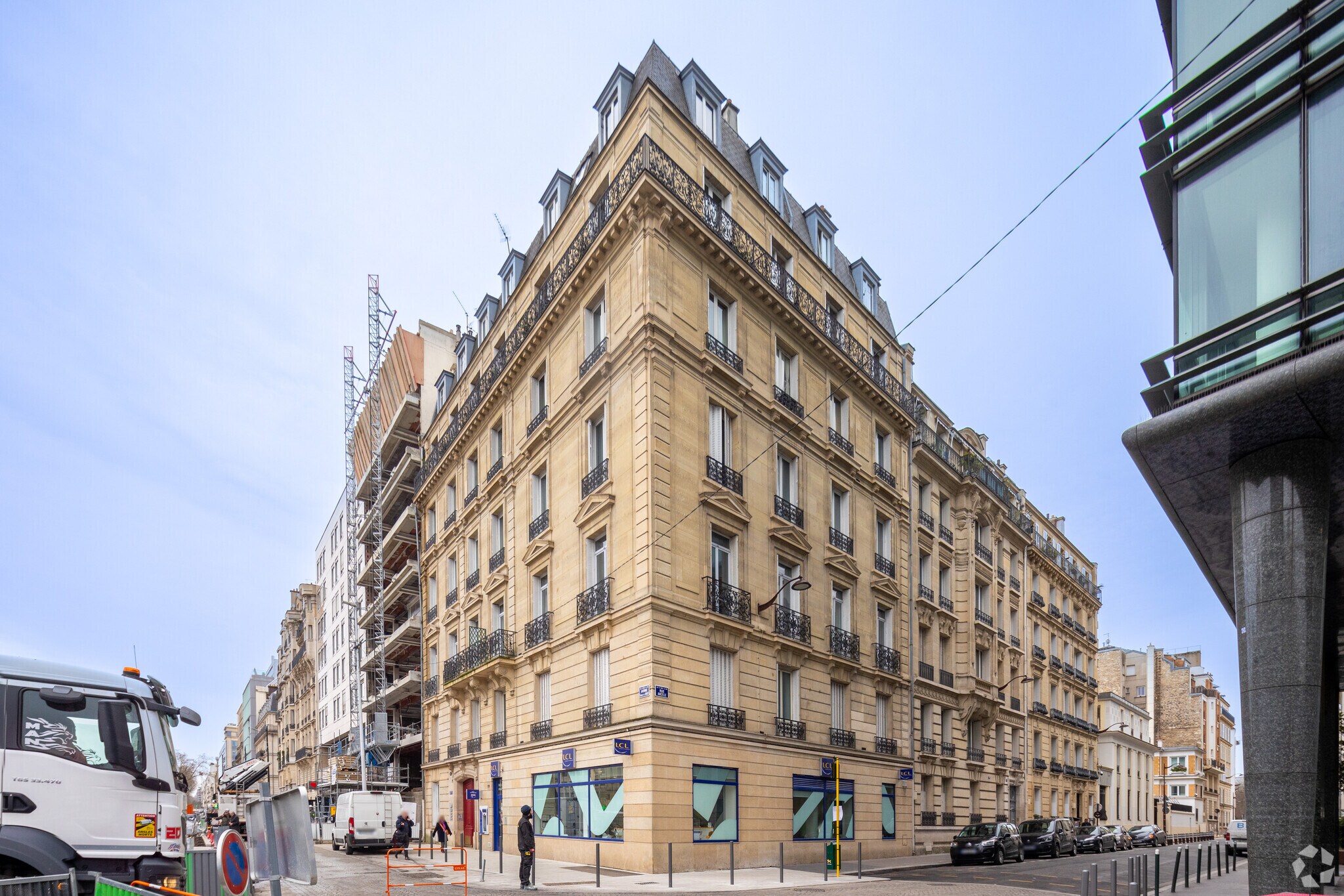  in Neuilly-sur-Seine for sale Primary Photo- Image 1 of 1
