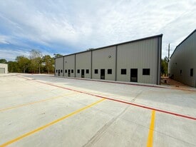 837 Santa Fe St, Conroe TX - Warehouse