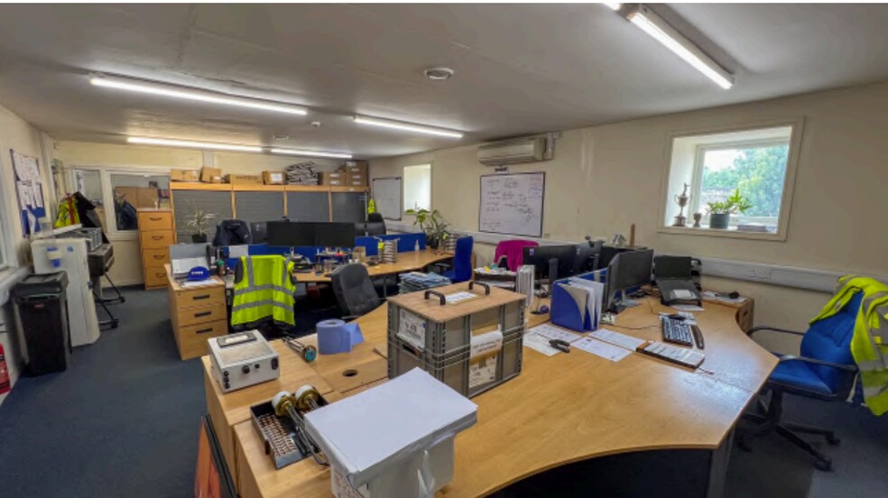 48 Thornes Lane, Wakefield for sale - Interior Photo - Image 3 of 4