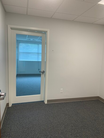 3 Cherry St, Newburyport, MA for lease - Interior Photo - Image 2 of 11