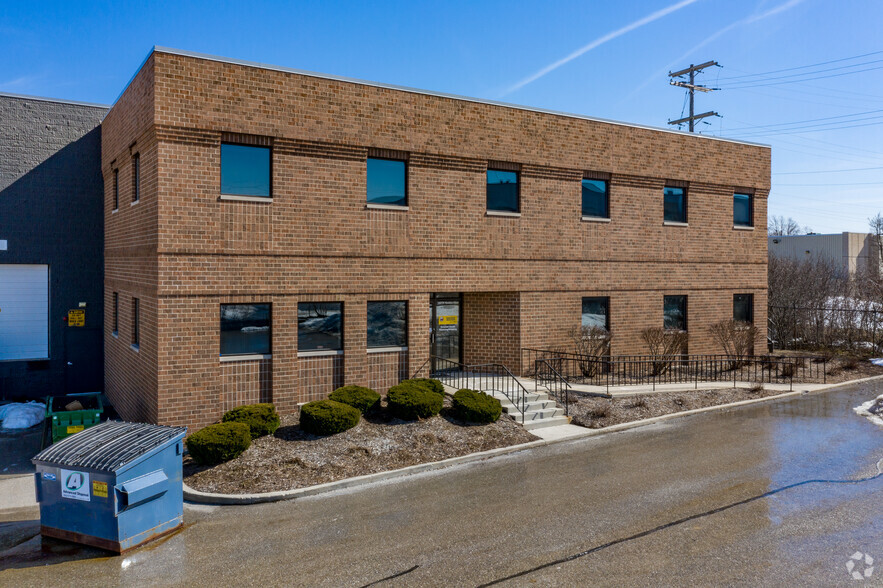 7025 W Parkland Ct, Milwaukee, WI for lease - Building Photo - Image 2 of 7