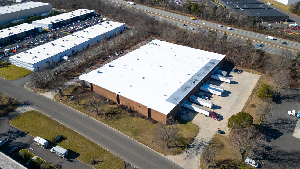 107 Gaither Dr, Mount Laurel, NJ for lease - Building Photo - Image 1 of 4