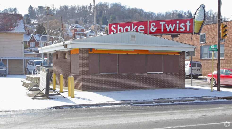 800 4th Ave, Coraopolis, PA for sale - Primary Photo - Image 1 of 1