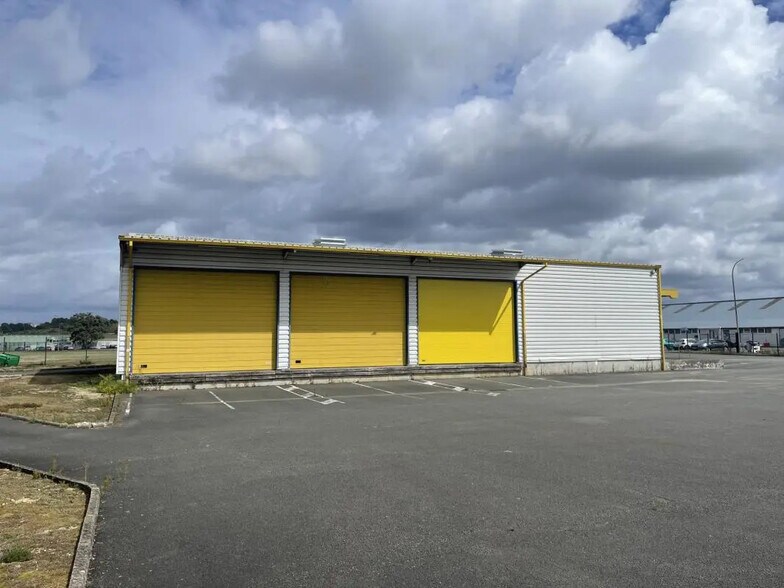 Industrial in Arnage for lease - Building Photo - Image 2 of 4