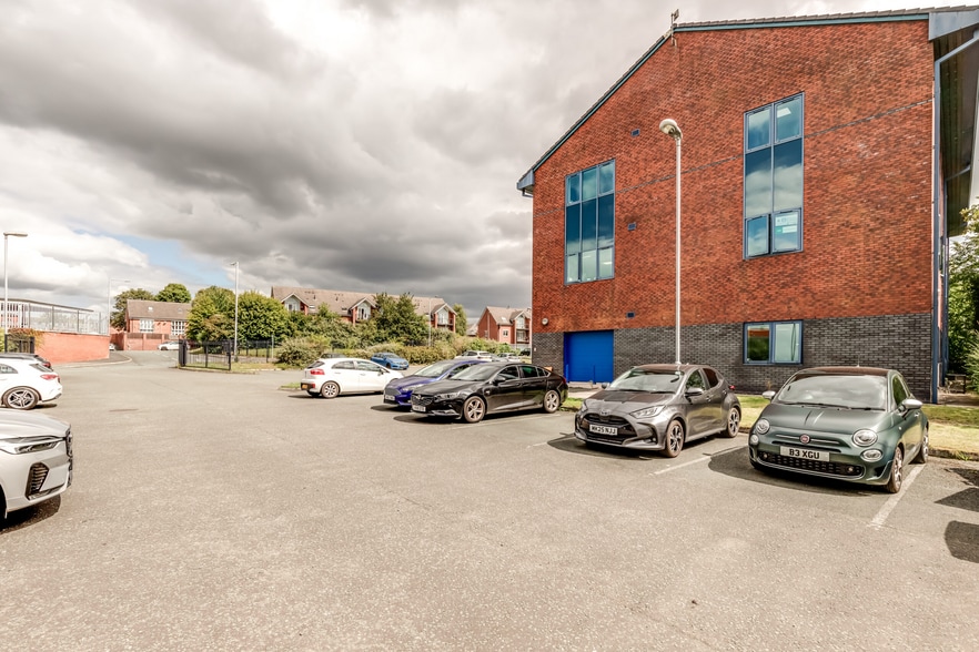 1 Pavilion Sq, Bolton for lease - Building Photo - Image 3 of 7