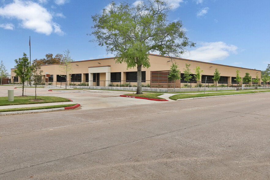 16441 Space Center Blvd, Houston, TX for lease - Building Photo - Image 1 of 11