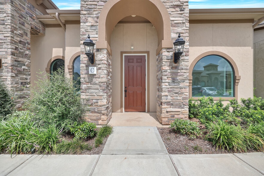 284 Ed English Dr, Shenandoah, TX for sale - Building Photo - Image 2 of 58