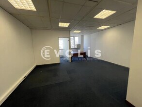 2 Rue Louis Pergaud, Maisons-Alfort for sale Interior Photo- Image 1 of 4