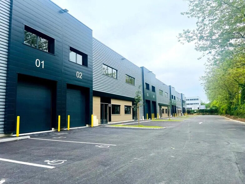 617 Rue Fourny, Buc for lease - Building Photo - Image 1 of 14