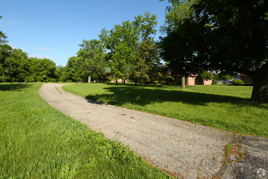 840 S Main St, Adrian, MI for sale - Primary Photo - Image 1 of 1