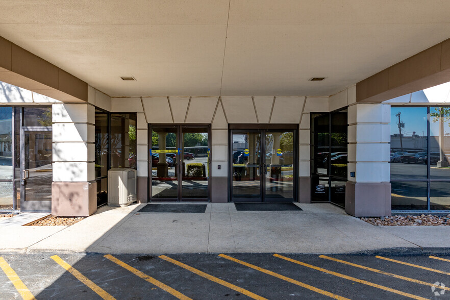 4330 Medical Dr, San Antonio, TX for lease - Building Photo - Image 2 of 6