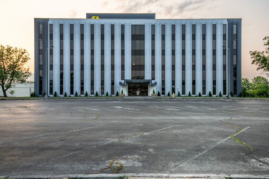 5751 Uptain Rd, Chattanooga, TN for lease - Building Photo - Image 3 of 28
