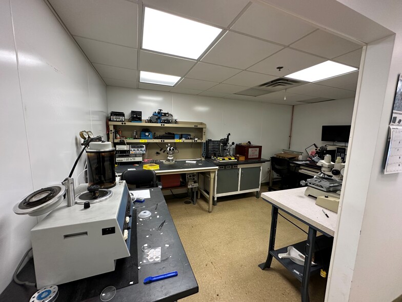 50A Northwestern Dr, Salem, NH for sale - Interior Photo - Image 2 of 7