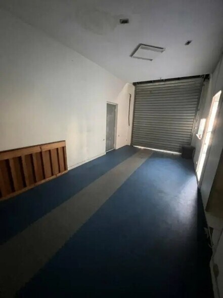 Office in Lyon for lease - Interior Photo - Image 2 of 7