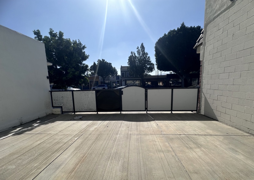 1605 W Magnolia Blvd, Burbank, CA for sale - Building Photo - Image 3 of 21