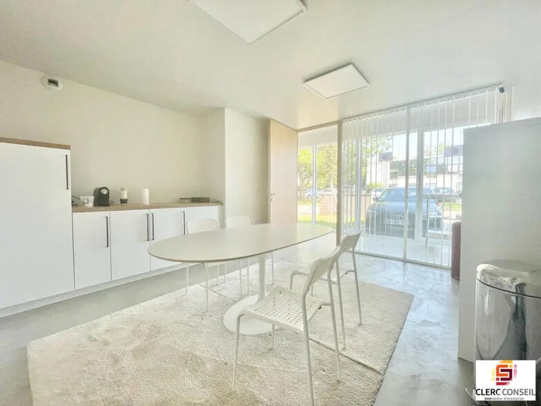 Office in Mont-Saint-Aignan for lease - Building Photo - Image 2 of 4