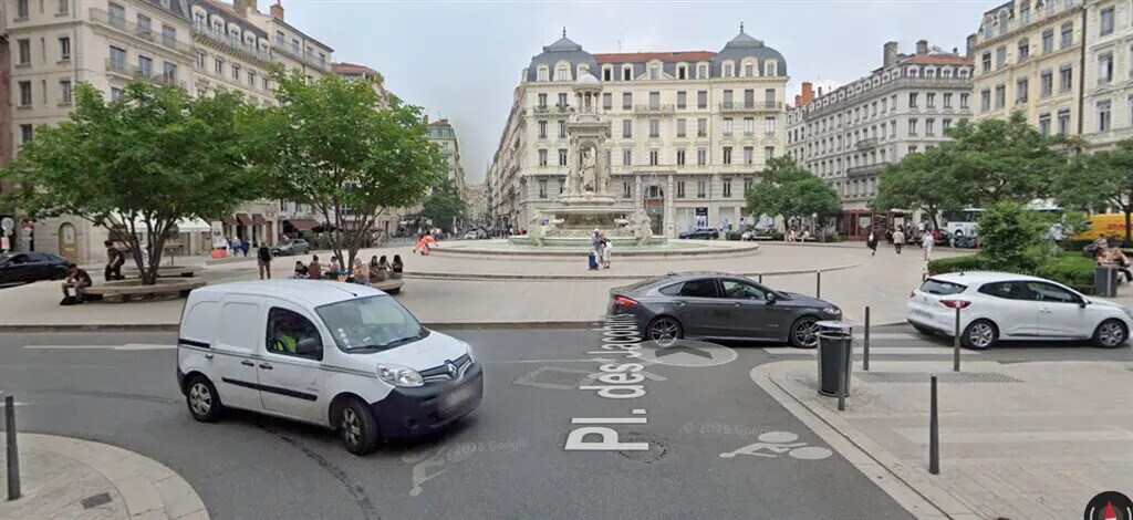 Location Commerce 118 m² - Photo 1