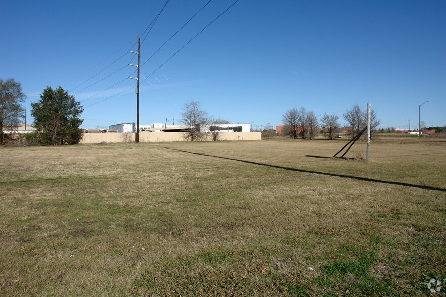 1713 Graham Rd, College Station, TX 77845