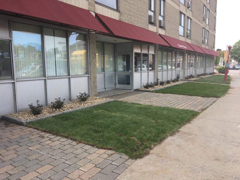 1 Water St, Haverhill, MA 01830