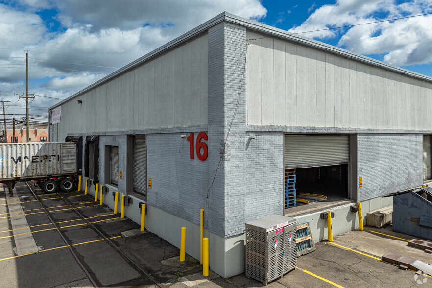 16 Van Dyke Ave, New Brunswick, NJ for lease - Primary Photo - Image 1 of 9