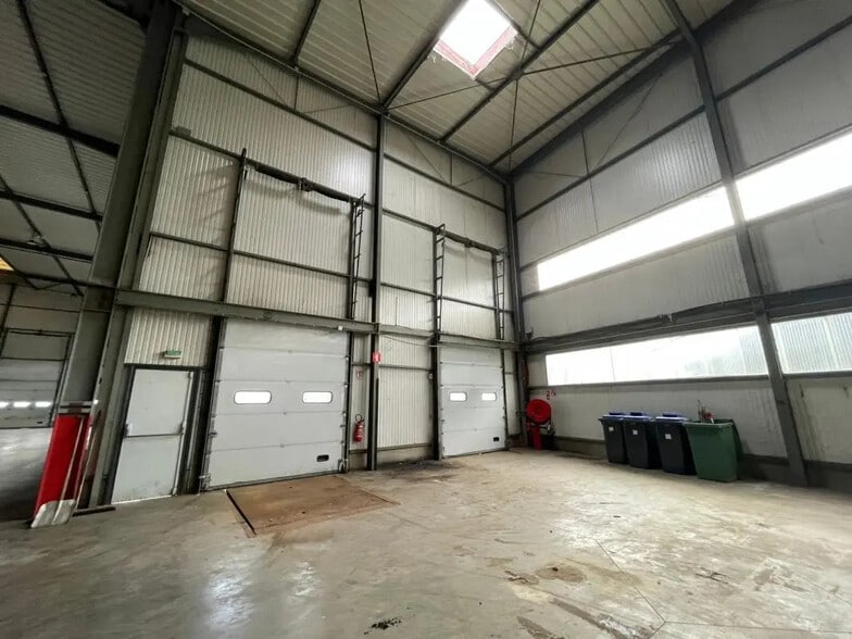 Industrial in Créteil for lease - Interior Photo - Image 2 of 6