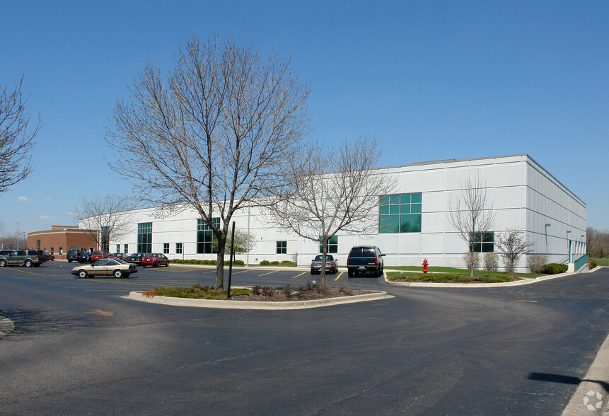 200 E Congress Pky, Crystal Lake, IL for lease - Building Photo - Image 2 of 5