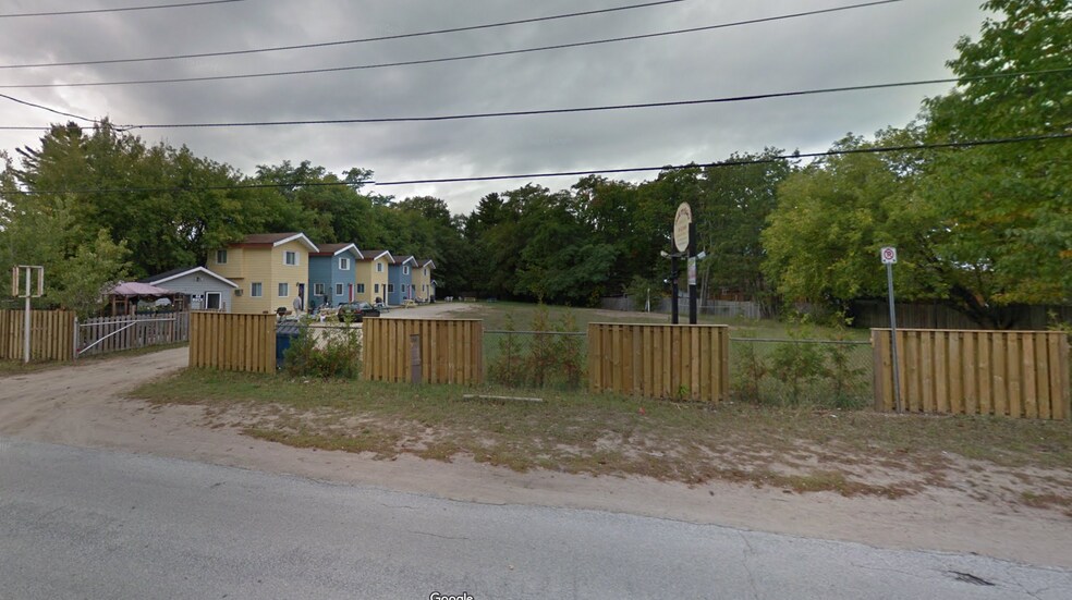 44 Beck St, Wasaga Beach, ON for sale - Building Photo - Image 2 of 5