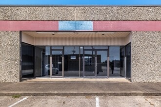 2100 S Great Southwest Pky, Grand Prairie, TX for lease Interior Photo- Image 2 of 9