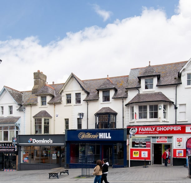 10 Station Rd, Colwyn Bay for sale - Primary Photo - Image 1 of 1