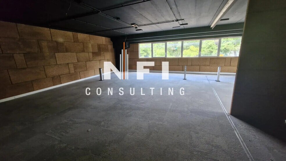 Flex in Mouans-Sartoux for lease - Interior Photo - Image 2 of 4