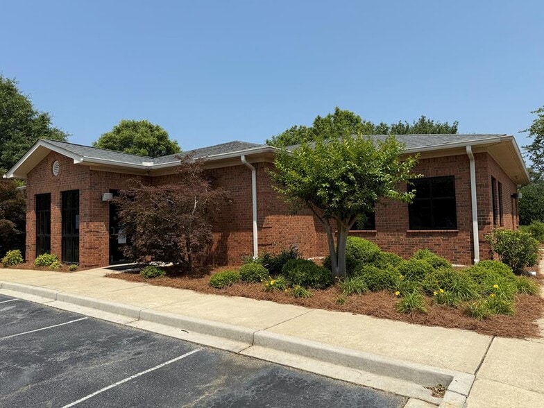 202 Overland Dr, Greenwood, SC for sale - Building Photo - Image 2 of 35