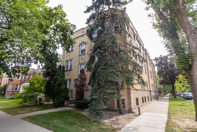 7129 N Oakley Ave, Chicago, IL for sale - Primary Photo - Image 1 of 3