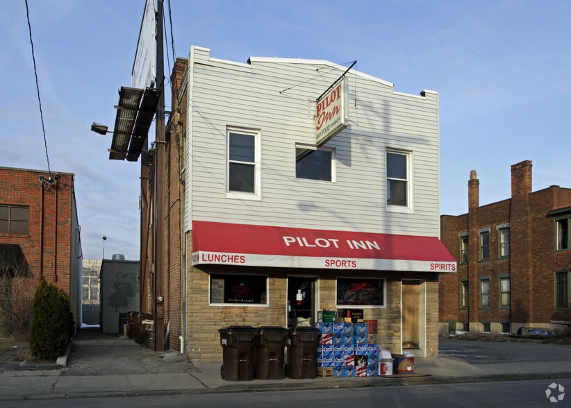 3921 Edwards Rd, Cincinnati, OH for lease - Primary Photo - Image 1 of 16