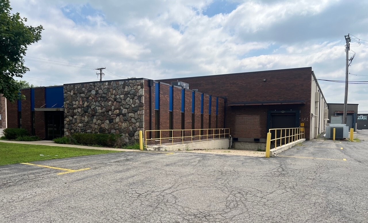 8464 Ronda Dr, Canton, MI for sale Primary Photo- Image 1 of 9