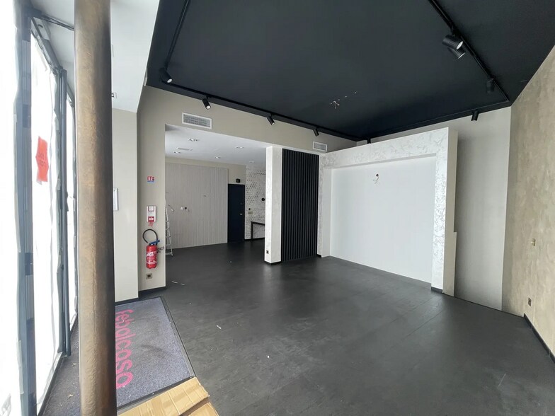 Retail in Paris for lease - Interior Photo - Image 3 of 6