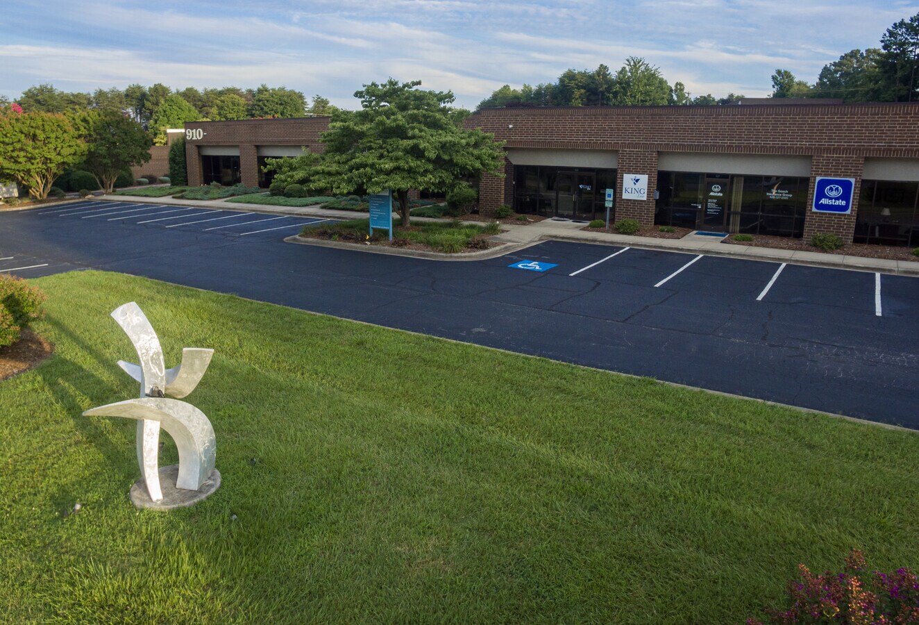 950 Tate Blvd, Hickory, NC 28602