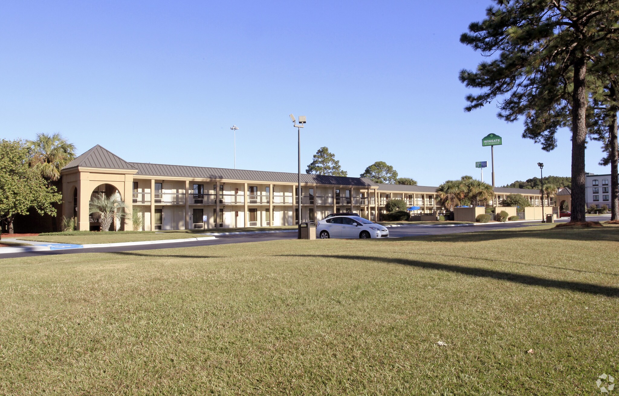 1 Gateway Blvd E, Savannah, GA 31419