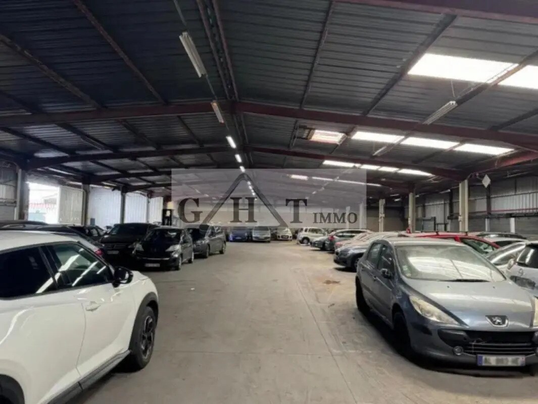 Industrial in Chilly-Mazarin for lease Interior Photo- Image 1 of 8