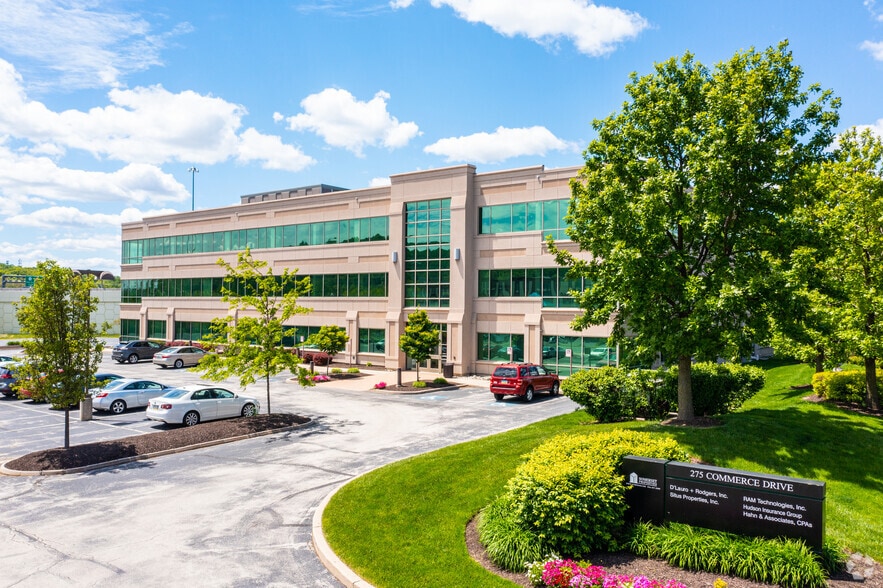 275 Commerce Dr, Fort Washington, PA for lease - Building Photo - Image 2 of 7