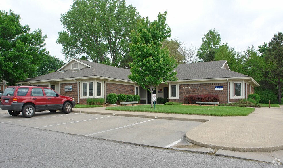 3200 Mesa Way, Lawrence, KS 66049