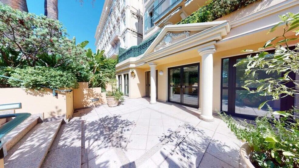 Office in Nice for lease - Building Photo - Image 3 of 21